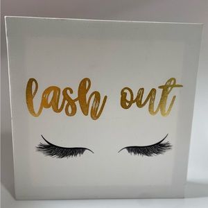 “Lash Out” Decor